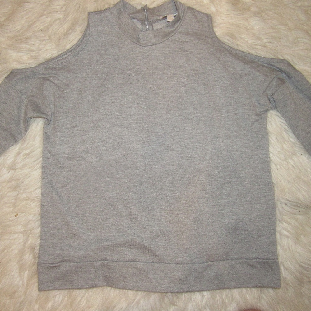 Long sleeve grey sweater cut out shoulders